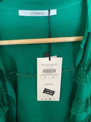 Blusa Uterqüe verde con volantes