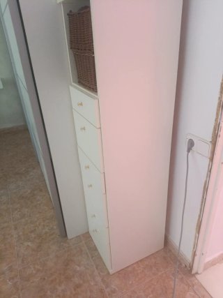 Cajonera alta blanca de madera