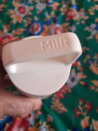 Termo blanco RIVIAN