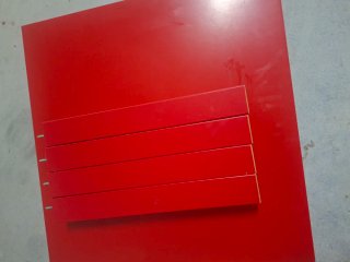 Mesa auxiliar roja Ikea Lack