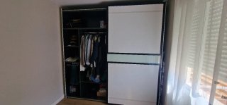 Armario puertas correderas blanco y marrón