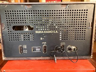 Radio antigua Iberia R-425 válvulas