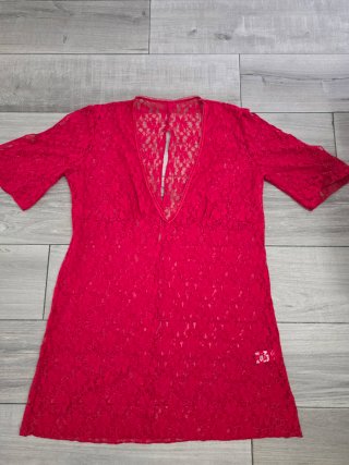 Abito rosso in pizzo trasparente
