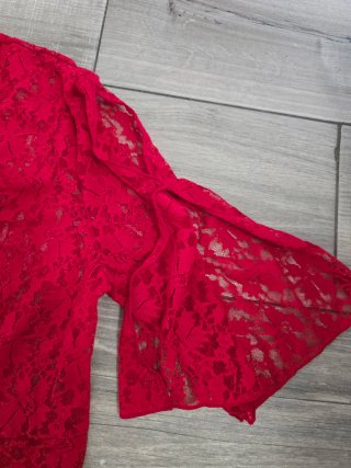 Abito rosso in pizzo trasparente