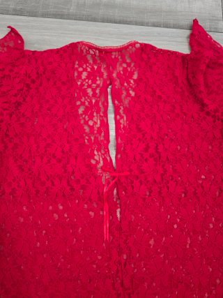 Abito rosso in pizzo trasparente