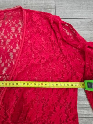 Abito rosso in pizzo trasparente