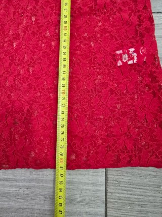 Abito rosso in pizzo trasparente