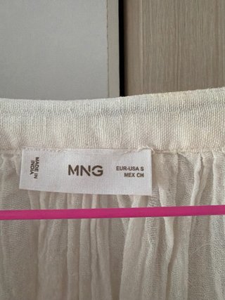 Blusa Mango blanca con detalles rojos