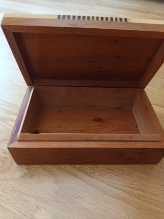 Caja de madera decorada