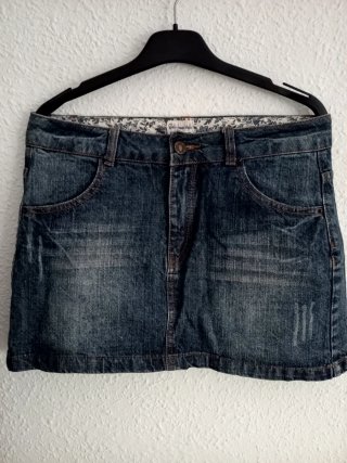 Falda corta vaquera azul y blanca