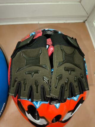 Cascos bici infantil. Regalo guantes.