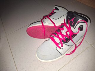 Nike Air Jordan Grises y Rosas