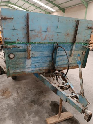 Remolque basculante de madera