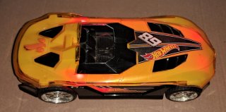 Coche Hot Wheels con luces y sonido.
