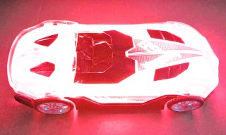 Coche Hot Wheels con luces y sonido.