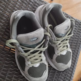 Zapatillas New Balance grises y verdes