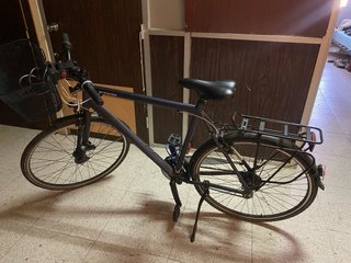 Bicicleta BTWIN azul con cesta y portabultos