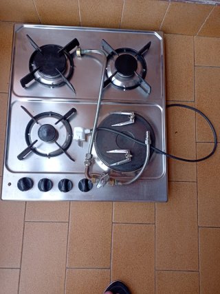 Estufa gas 3 fuegos y 1 eléctrico buen estado