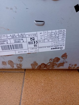 Estufa gas 3 fuegos y 1 eléctrico buen estado