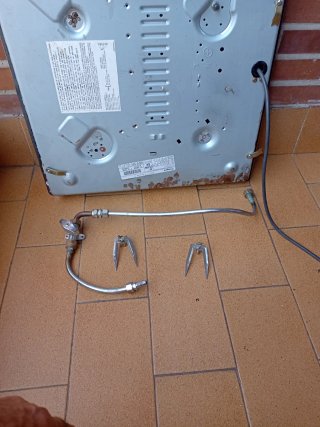 Estufa gas 3 fuegos y 1 eléctrico buen estado