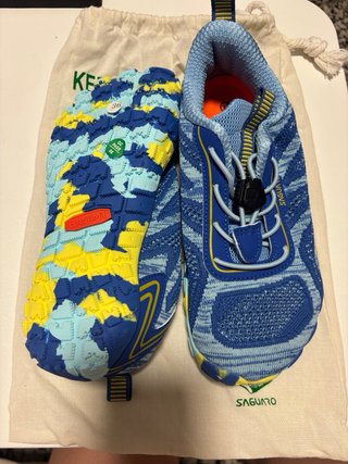 Zapatos Saguaro Azules y Amarillos