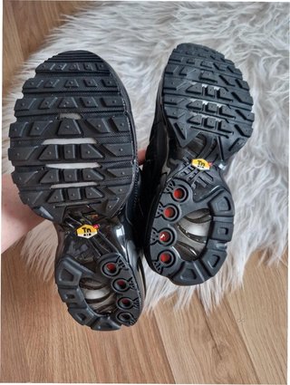 Nike Air Max Plus Talla 40 Negro