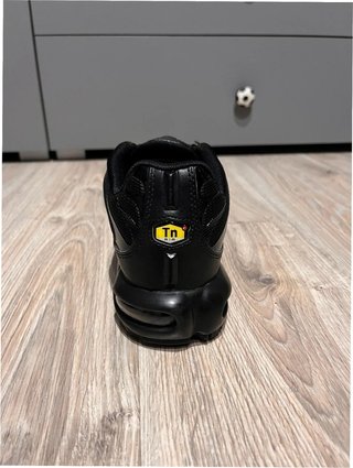 Nike Air Max Plus Triple Black Talla 37.5