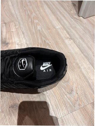 Nike Air Max Plus Triple Black Talla 37.5