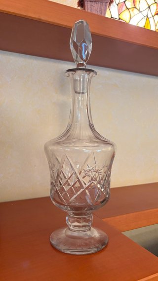 Jarrón de cristal tallado con tapón