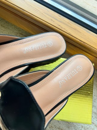 Sabot donna neri con fibbia oro