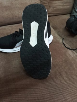 Zapatillas Puma Negras y Blancas