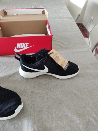 Zapatos golf sin estrenar, con la etiqueta