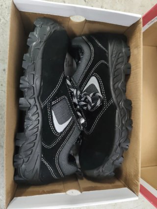 Zapatos de seguridad Cofra negros y grises