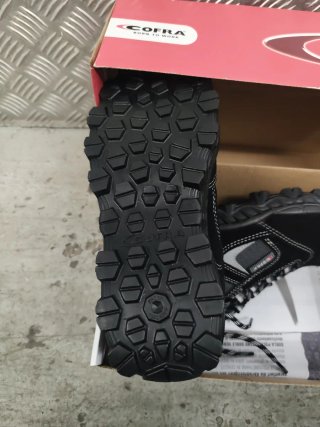 Zapatos de seguridad Cofra negros y grises