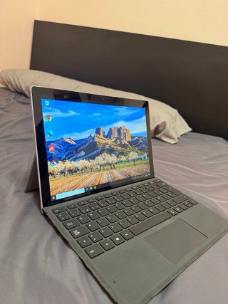 Microsoft Surface Pro 5 i5 / 4GB / 128GB