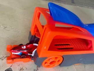 Hot Wheels Tiburón Traga Coches
