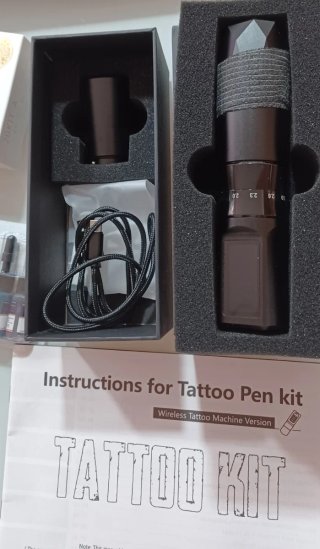 Máquina de tatuar con 2 baterías y más cosas