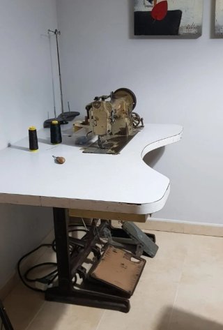 Máquina de coser triple arrastre
