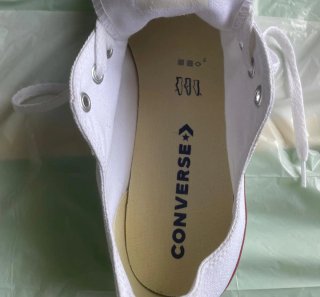 Zapatillas Converse nuevas sin estrenar.