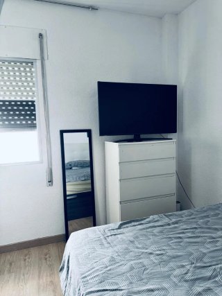 Se alquila habitación para persona sola