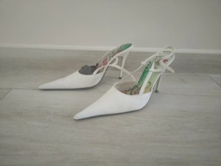 Zapatos de tacón blancos de diseño