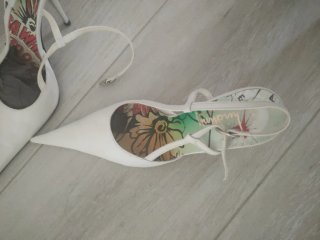 Zapatos de tacón blancos de diseño