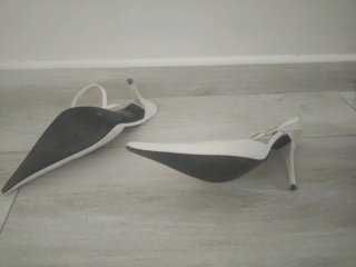 Zapatos de tacón blancos de diseño