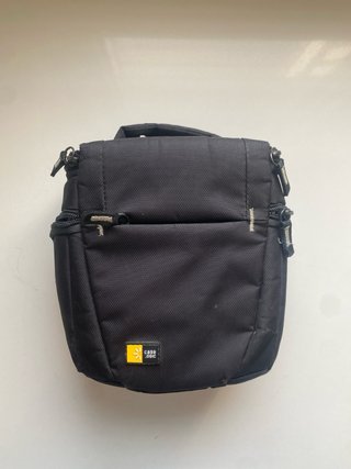 Sony a6300 + objetivo kit + 3 baterías + estuche.