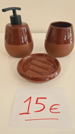 Jabonera y portacepillos de cerámica