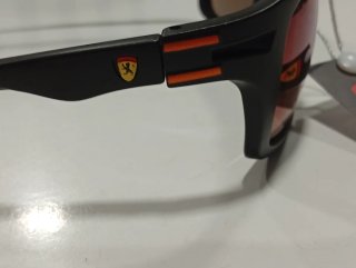 Óculos de Sol Ferrari Preto
