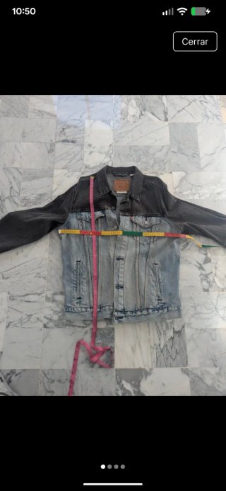 Chaqueta vaquera Levi's bicolor.