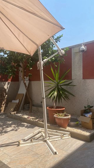 Sombrilla de exterior beige