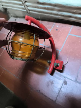 Aplique vintage de pared rojo y amarillo