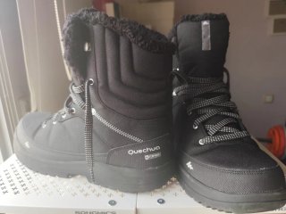 Botas de montaña negras